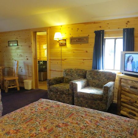 Econo Lodge Bayview Макино Сити Екстериор снимка