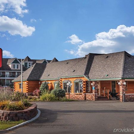 Econo Lodge Bayview Макино Сити Екстериор снимка