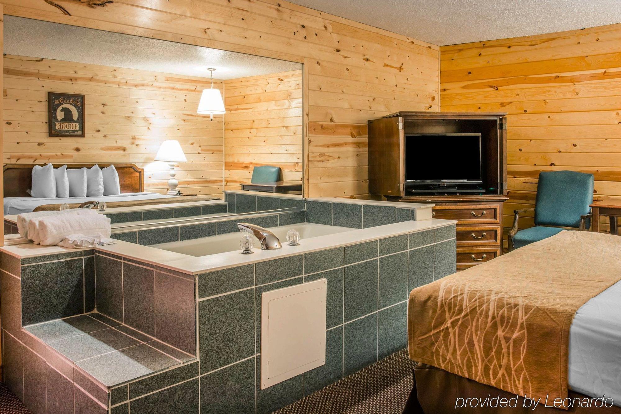 Econo Lodge Bayview Макино Сити Екстериор снимка