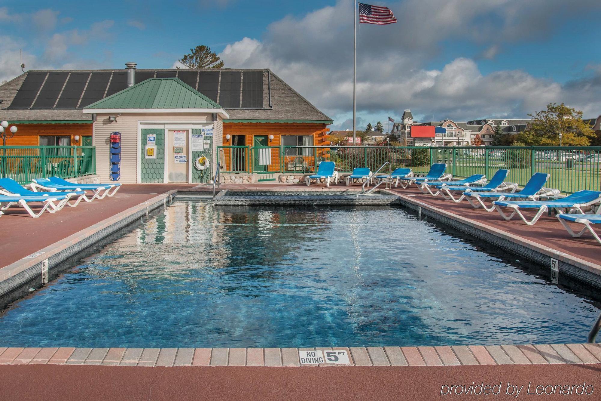 Econo Lodge Bayview Макино Сити Екстериор снимка