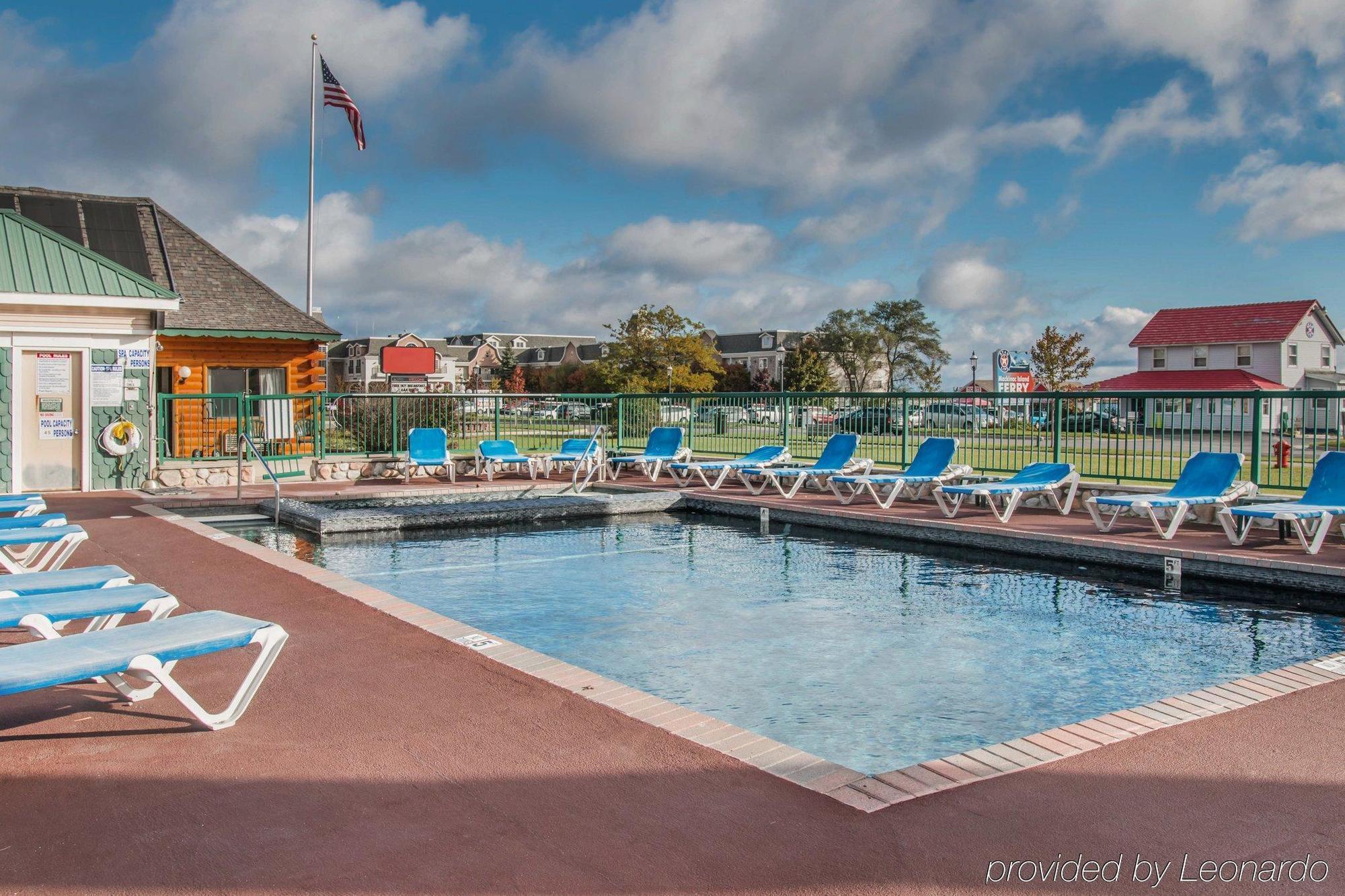 Econo Lodge Bayview Макино Сити Екстериор снимка