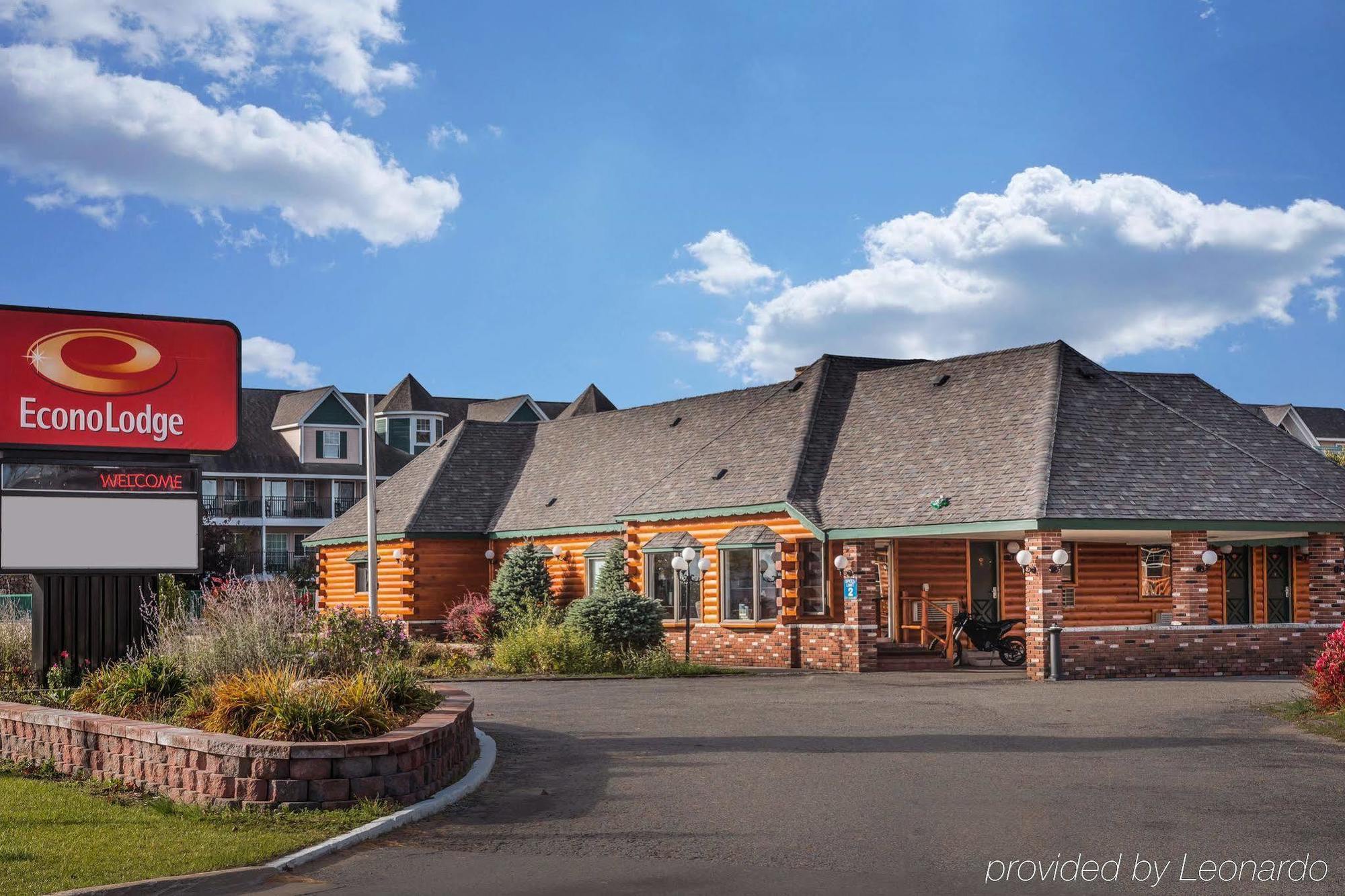 Econo Lodge Bayview Макино Сити Екстериор снимка