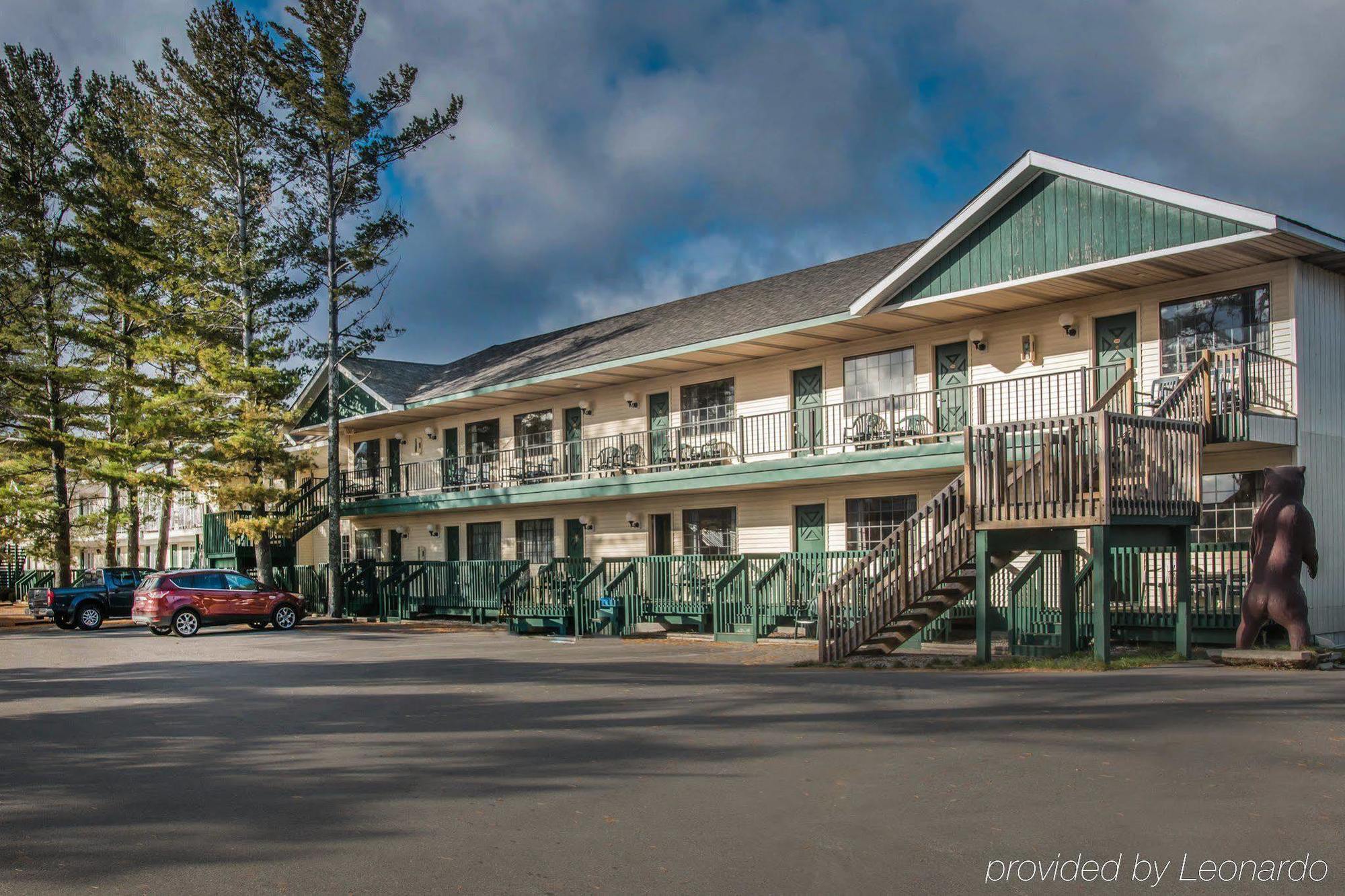 Econo Lodge Bayview Макино Сити Екстериор снимка