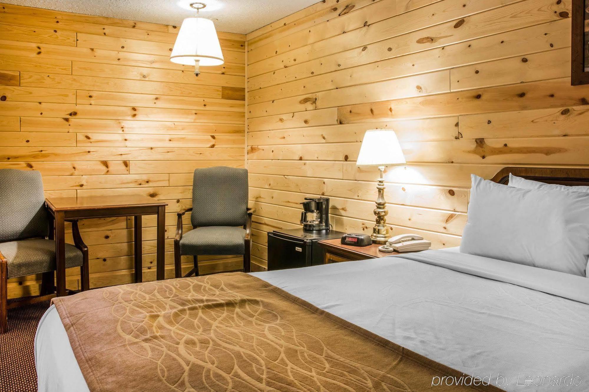 Econo Lodge Bayview Макино Сити Екстериор снимка