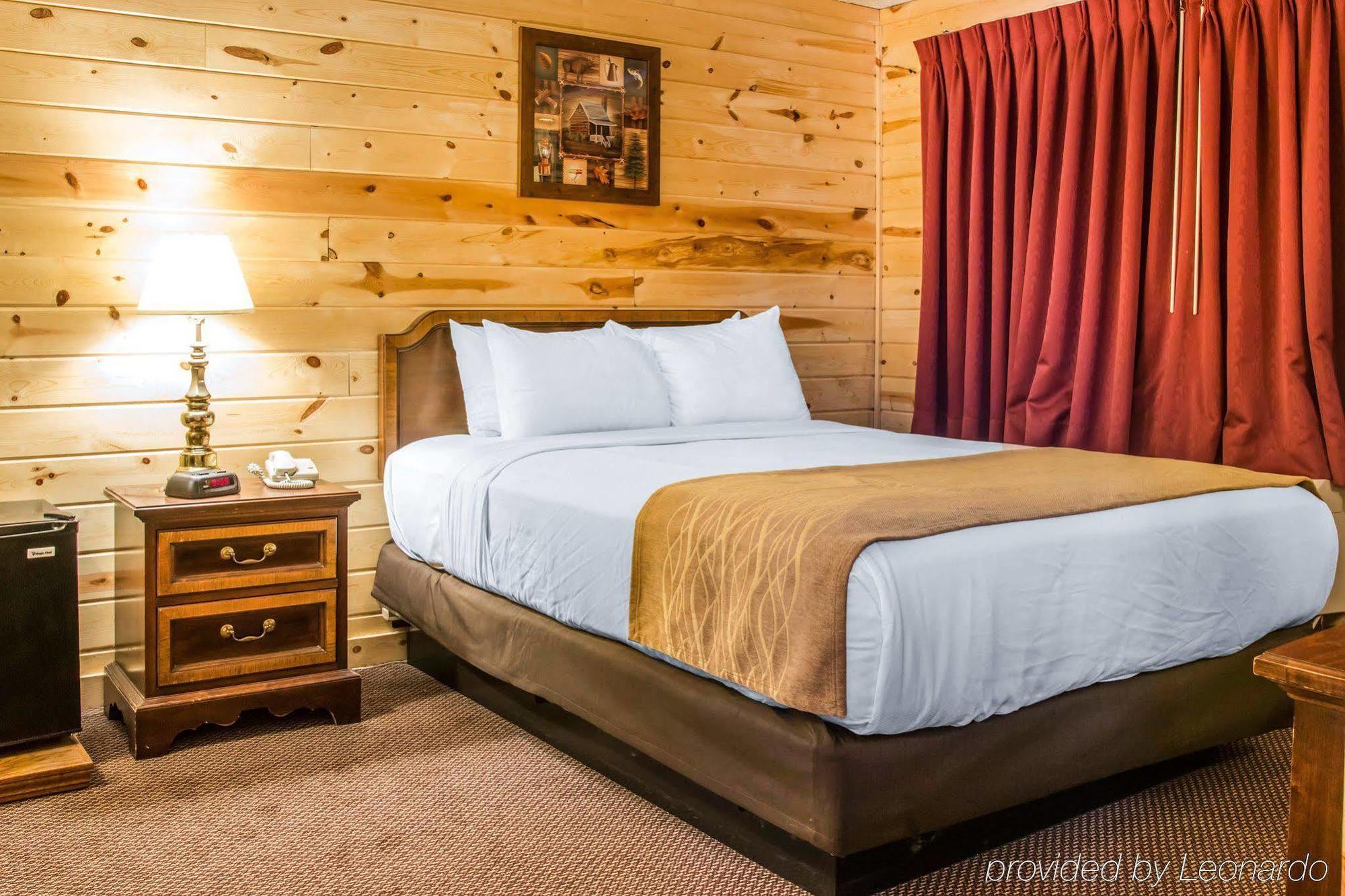 Econo Lodge Bayview Макино Сити Екстериор снимка
