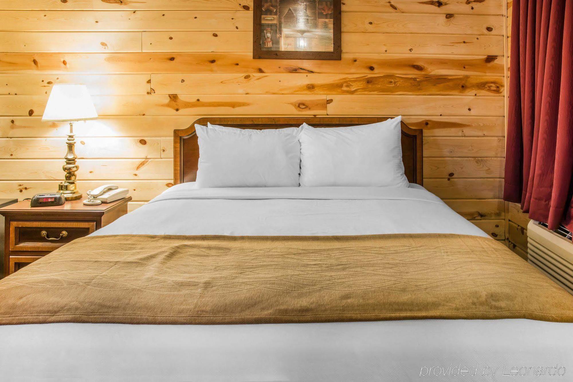 Econo Lodge Bayview Макино Сити Екстериор снимка