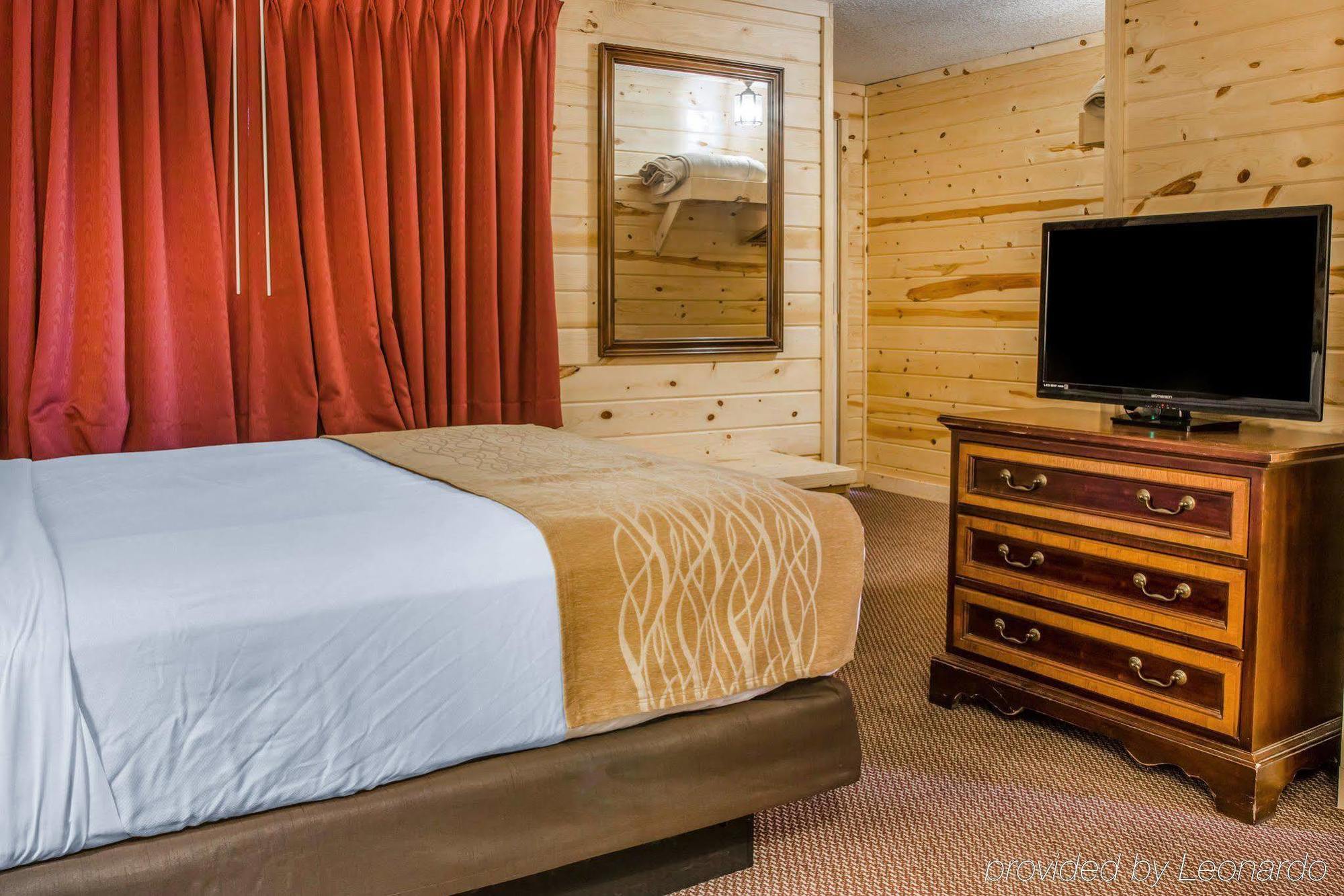 Econo Lodge Bayview Макино Сити Екстериор снимка