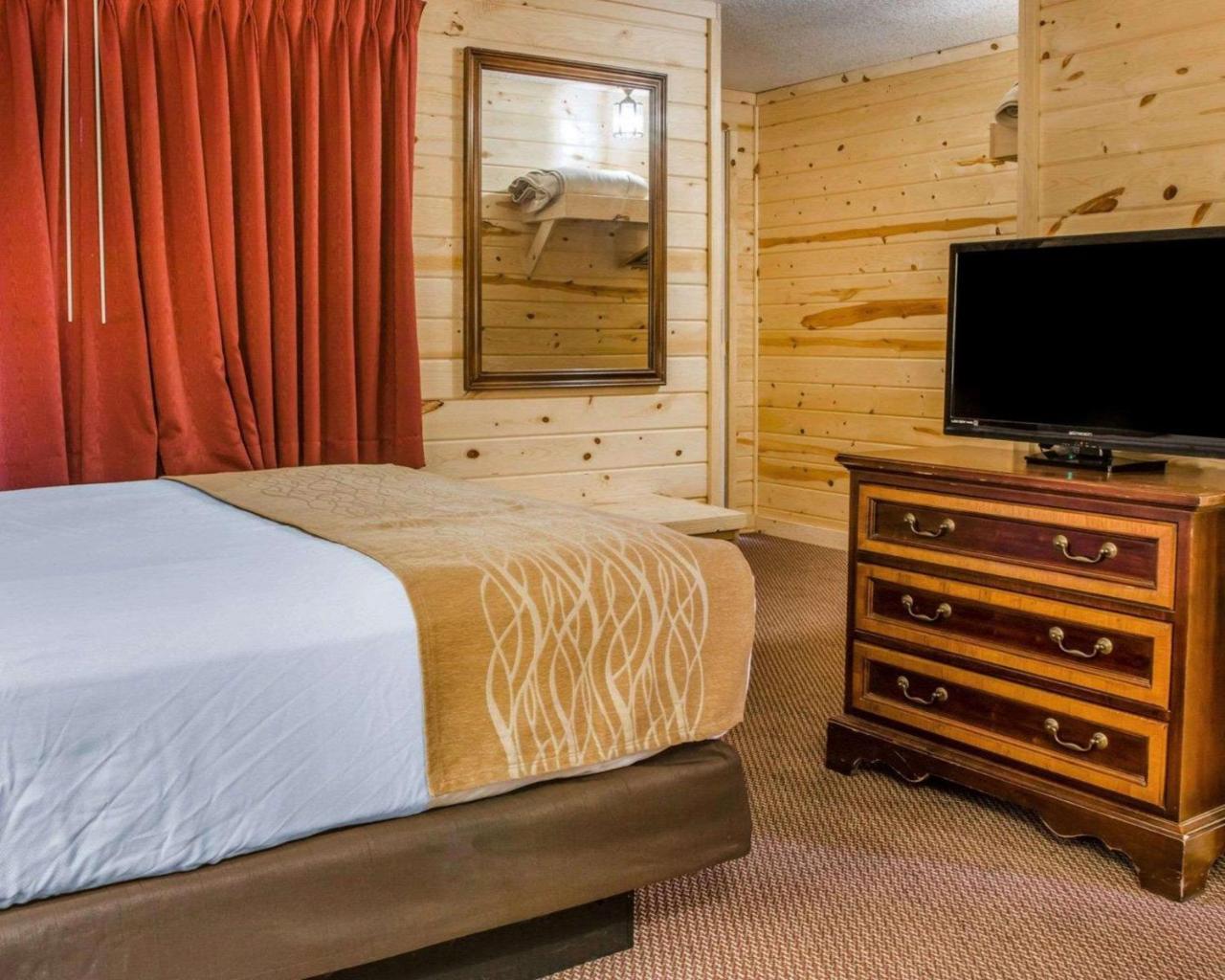 Econo Lodge Bayview Макино Сити Екстериор снимка