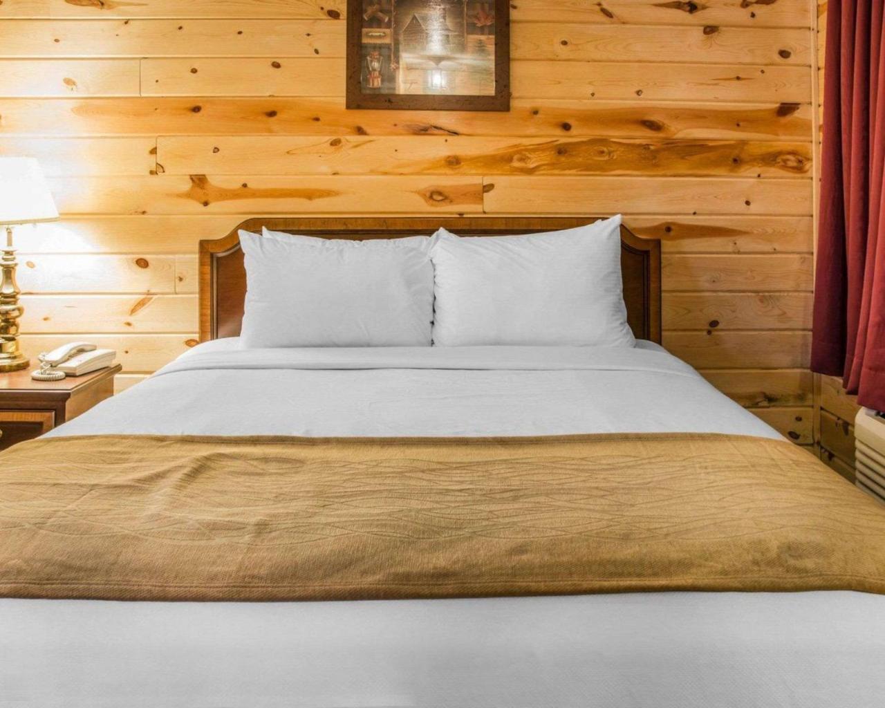 Econo Lodge Bayview Макино Сити Екстериор снимка