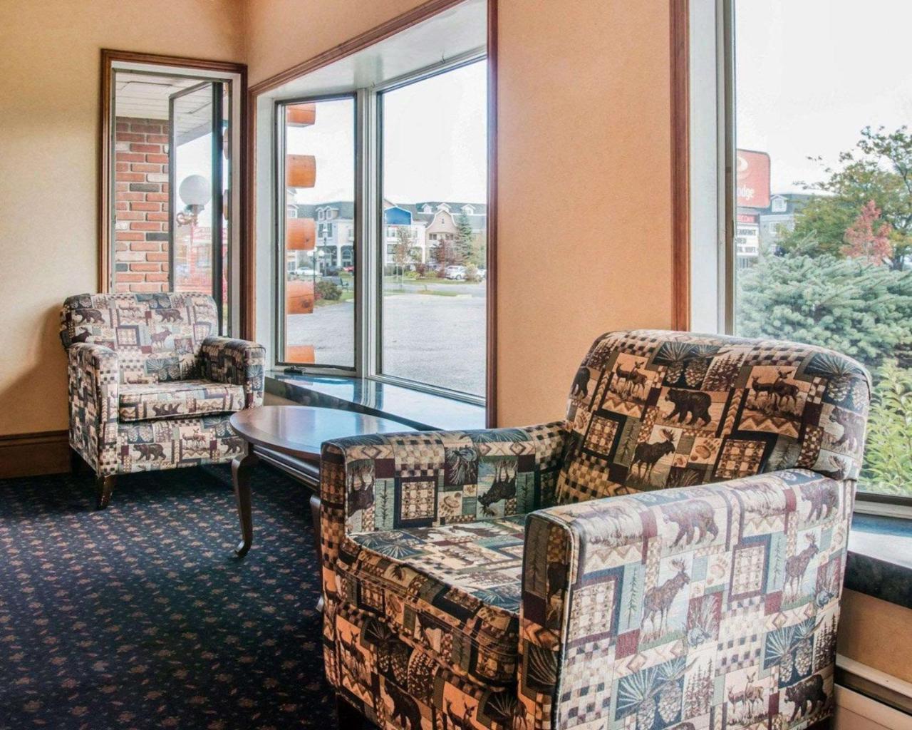 Econo Lodge Bayview Макино Сити Екстериор снимка