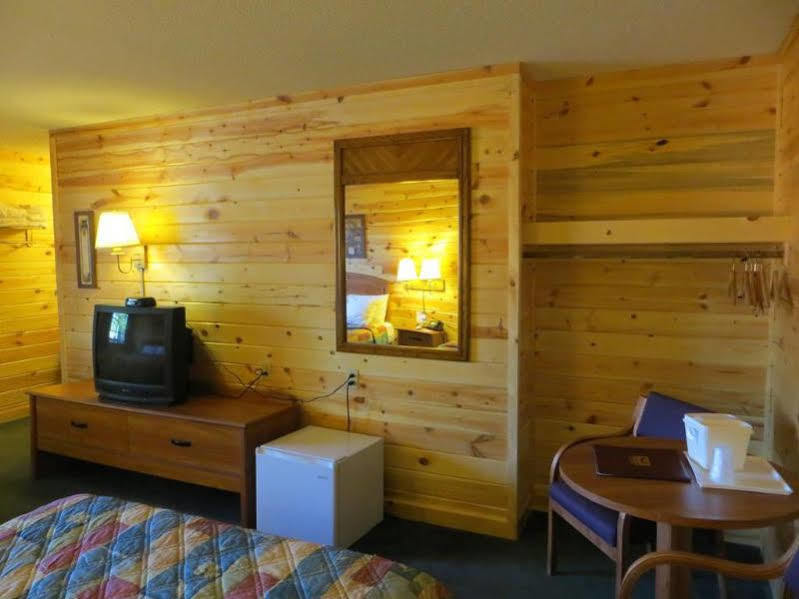 Econo Lodge Bayview Макино Сити Екстериор снимка